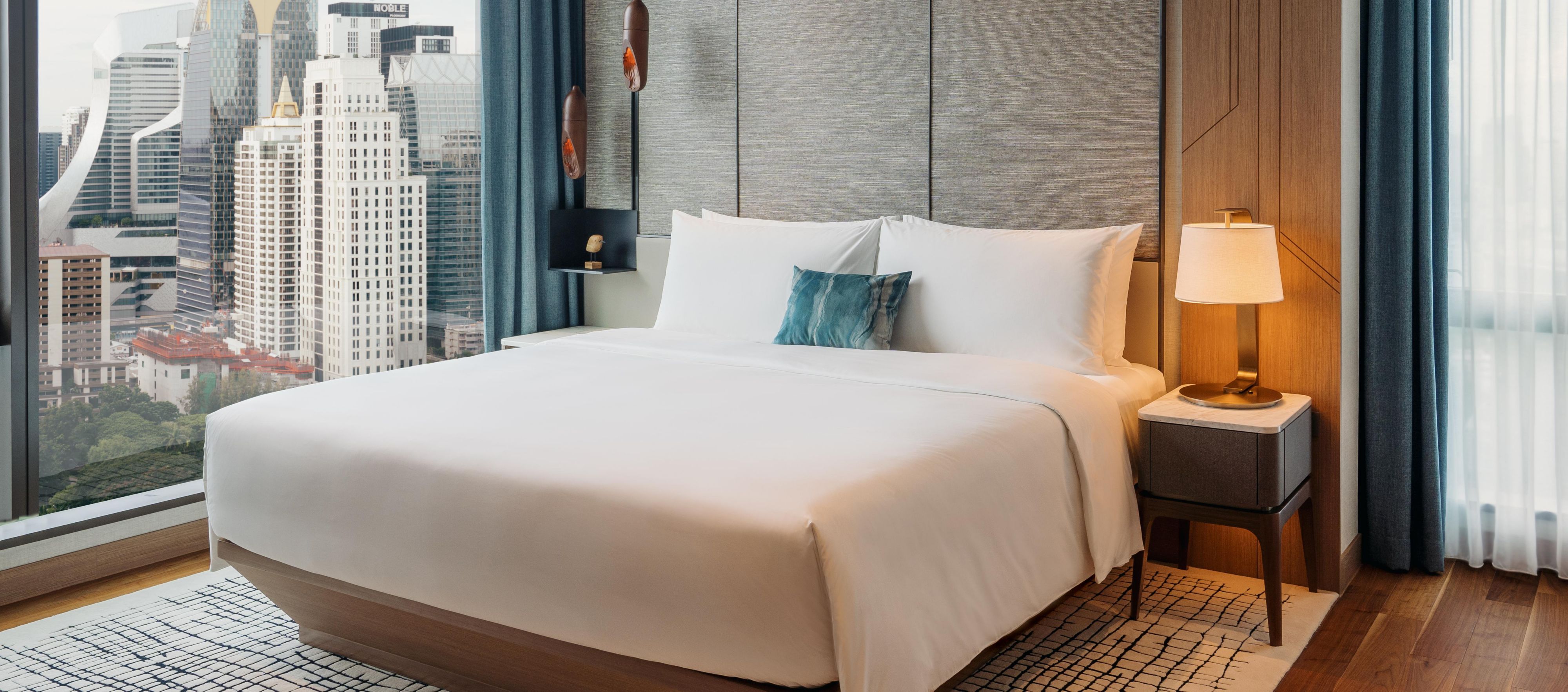 Kimpton Maa-Lai Bangkok โรงแรม 5 ดาว ใน กทม. น้องหมาเข้าพักฟรีทุกสายพันธ์ Pet-Friendly Hotels in Bangkok