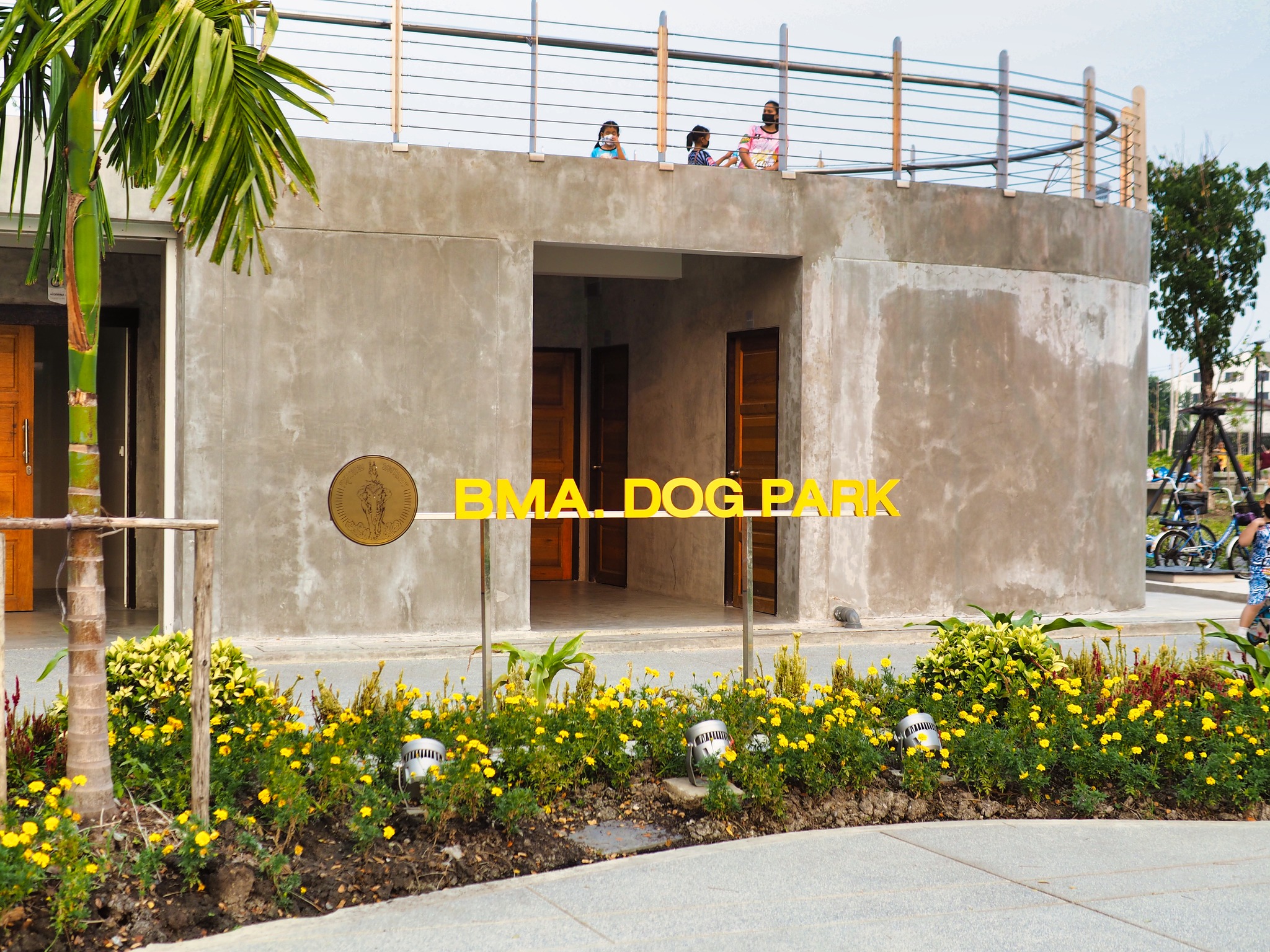 Dog Park สวนสาธารณะ สัตว์เลี้ยงเข้าได้ สวนเทียนทะเลพฤกษาพัฒนาภิรมย์ พาหมาแมวไปเดินออกกำลังกายกัน