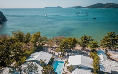 พาหมาเที่ยวทะเลภูเก็ต The Mooring Resort ที่พักสุนัขพักได้ ติดทะเล วิ่งลงทะเลได้เลย