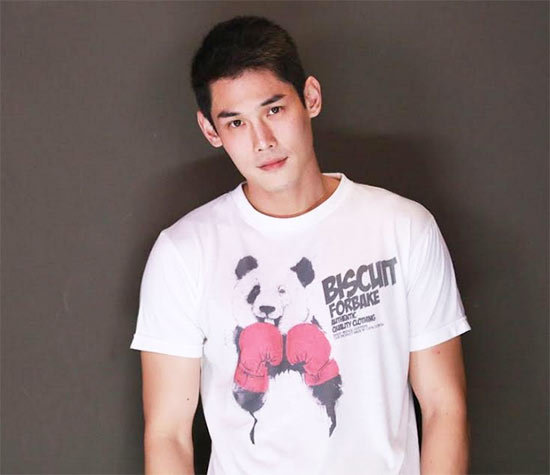 กันต์ กันตถาวร รักน้องหมามาก ทอดเนื้อ US และ แซลมอน ให้น้องหมาแต่ตัวเองแต่ตัวเอง...ข้าวไข่ดาว