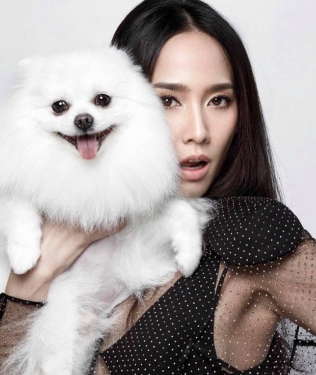 อั้ม พัชราภา อุ้มน้องหมาแสนรัก ขึ้นปก แพรว คนรักน้องหมาต้องกรี้ดกันเลย น่ารักมาก