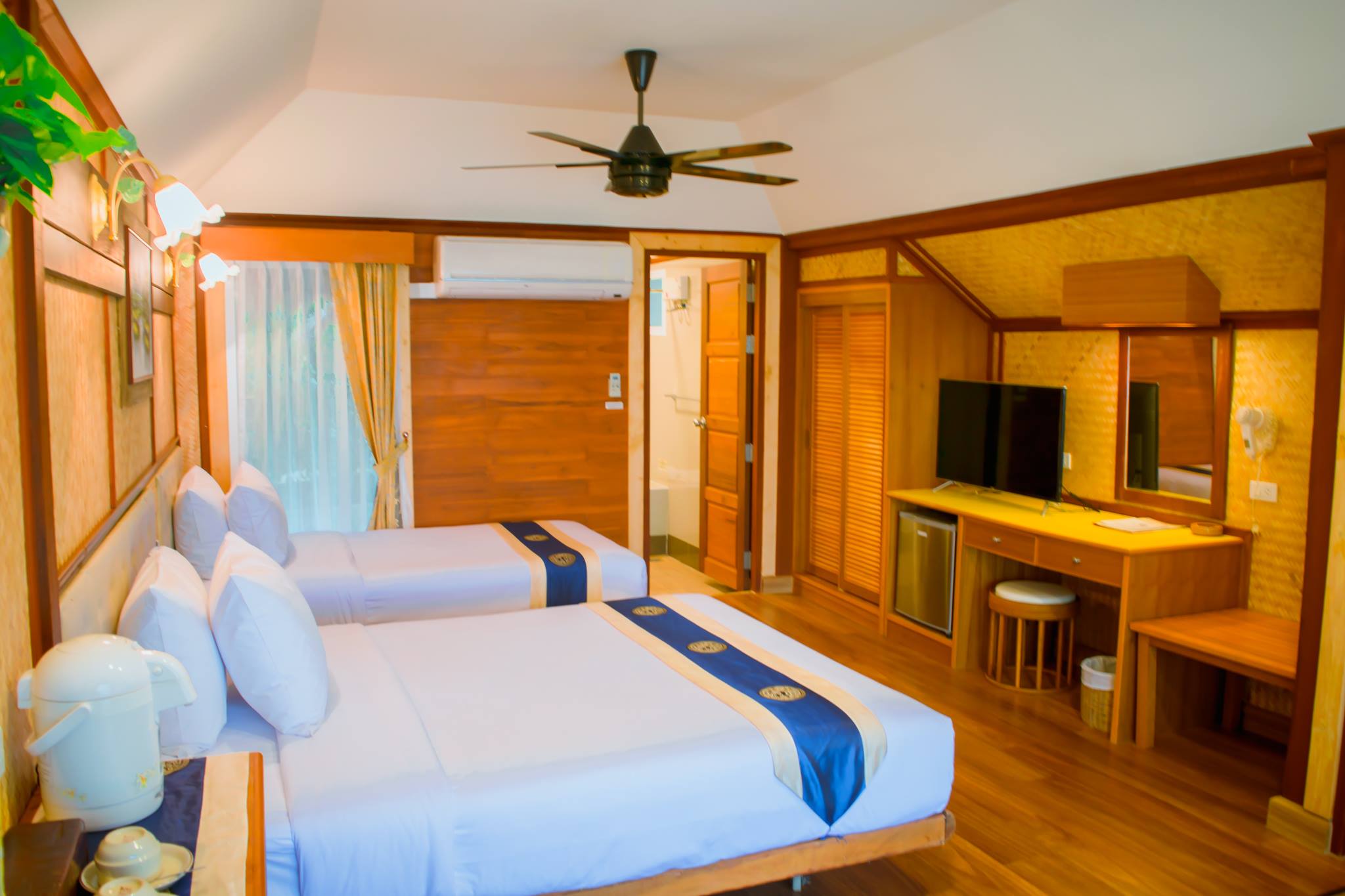 ซันเซ็ท วิลเลจ บีช รีสอร์ท (Sunset Village Beach Resort) บางเสร่ สัตหีบ ชลบุรี รีสอร์ทติดทะล สุนัขเข้าพักได้