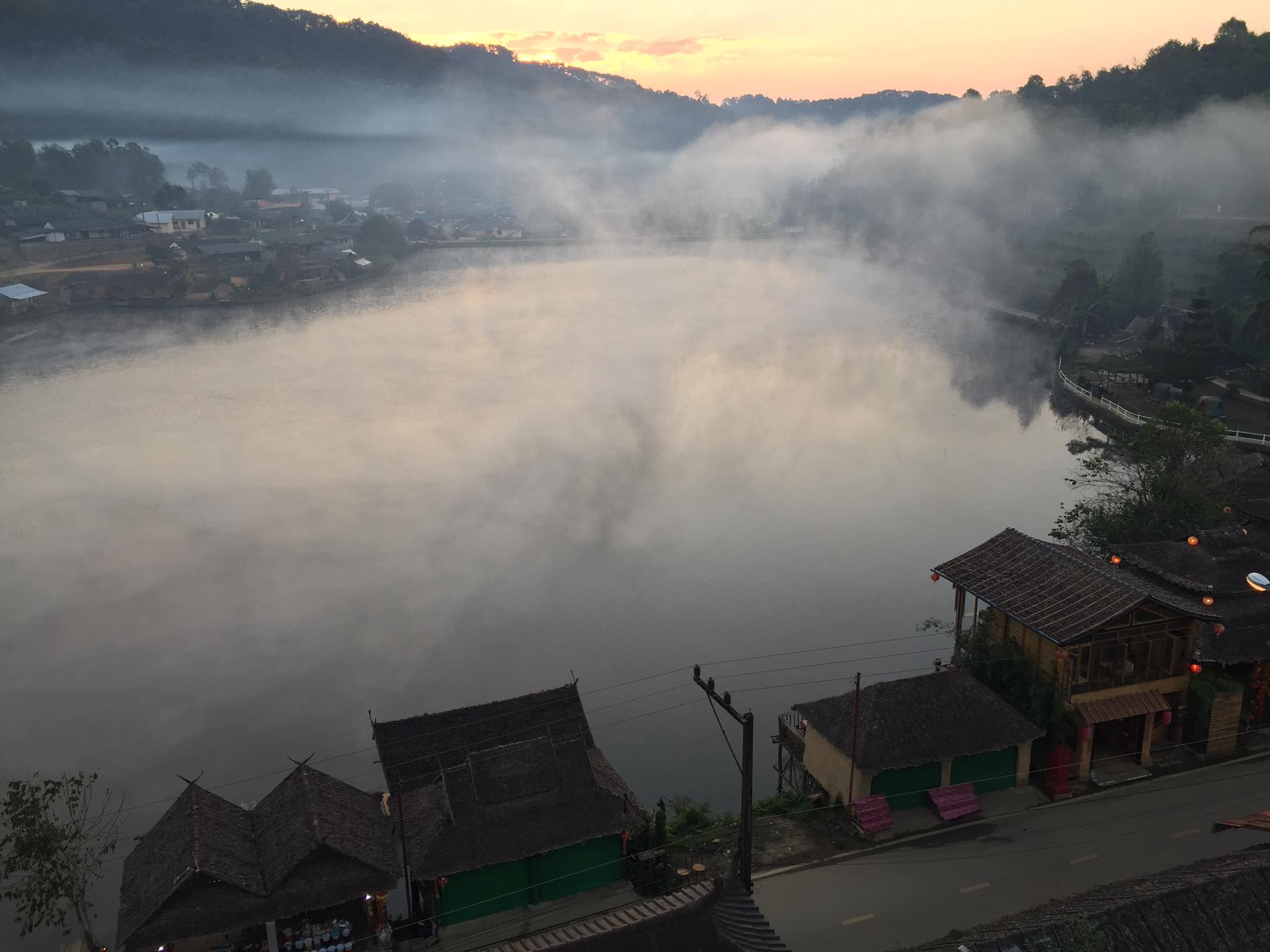 ชาสารักไทย ที่พักกลางหมอก จ. แม่ฮ่องสอน พาหมาเที่ยวบ้านรักไทย สุนัขเข้าพักได้