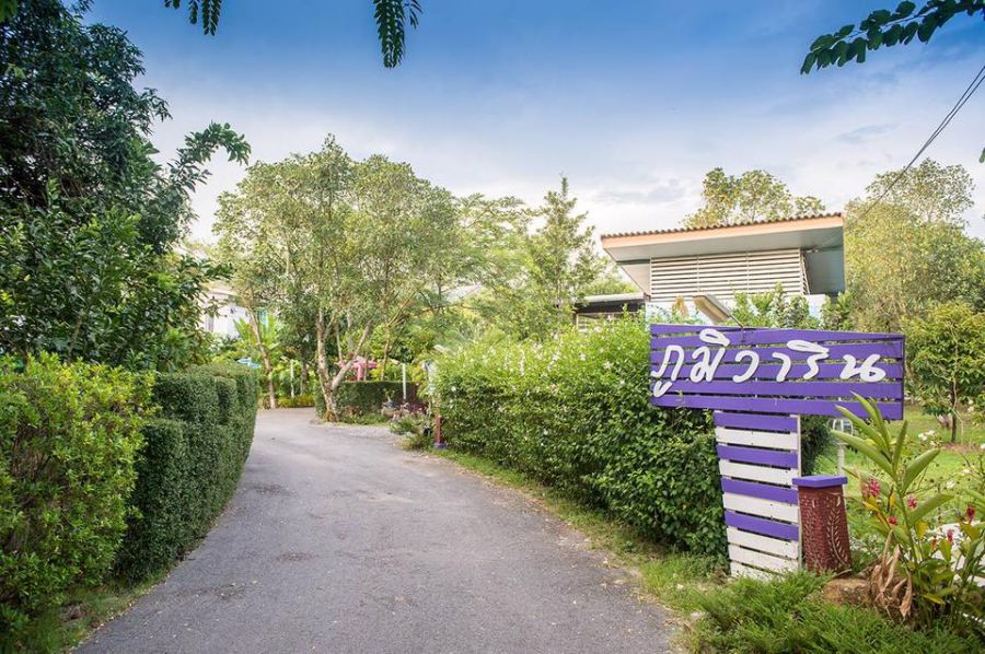 ภูมิวาริน รีสอร์ท (Poomvarin Resort) ที่พักริมน้ำ นครนายก สุนัขพักได้ ใกล้น้ำตกวังตะไคร้