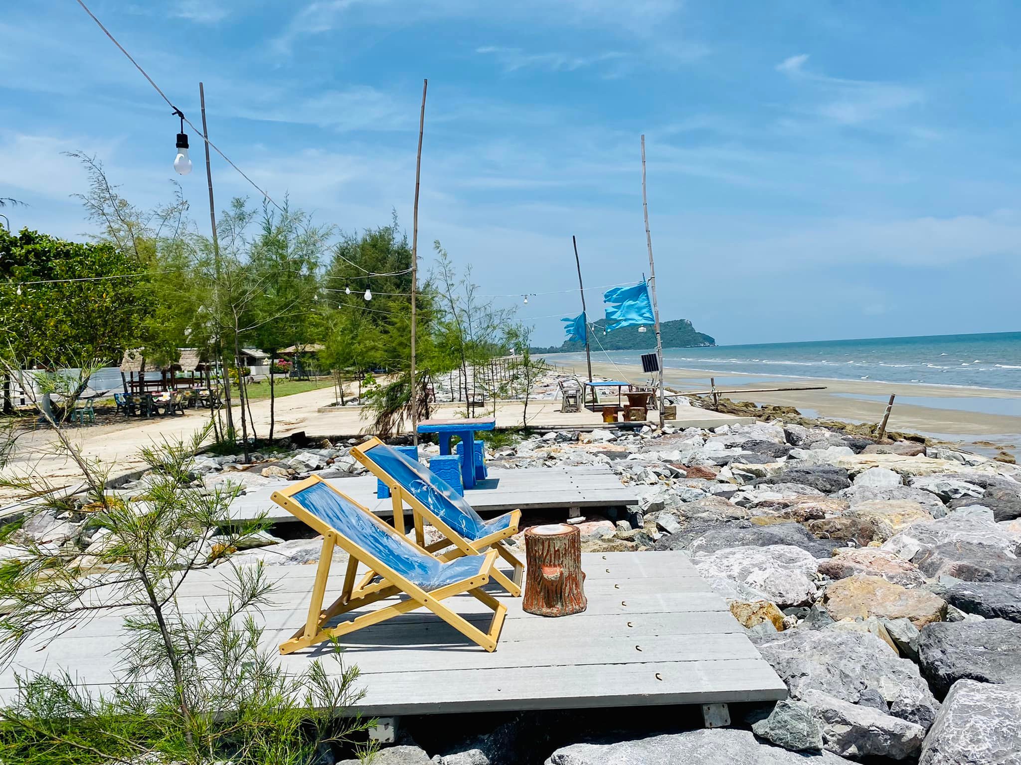 ปราณมณีบีช รีสอร์ท ที่พักติดทะเลปราณบุรีสุนัขเข้าพักได้ มีสระว่ายน้ำ ติดทะเล  ปิ้งย่างได้ วิวอย่างสวย