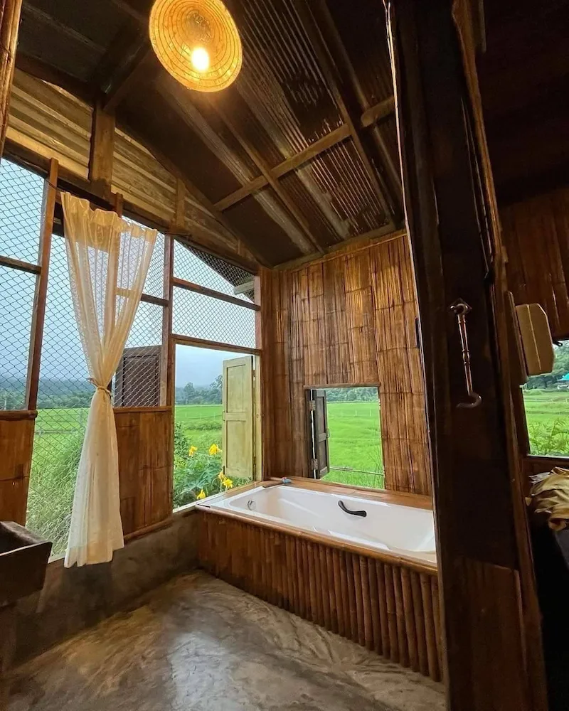 บ้านนอก ฮอกควาย เมืองคองโฮมสเตย์ ที่พักเชียงดาว วิวทุ่งนา–ดอยหลวง หมาแมวพักได้ (หมาใหญ่ก็พักได้ด้วย)