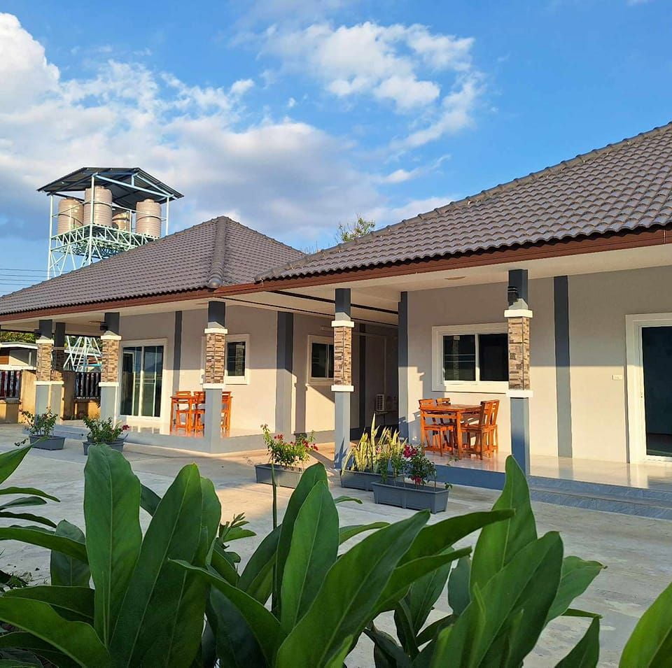 10 ที่พักนครพนม หมา-แมวเข้าได้ 'ในตัวเมือง' และแหล่งท่องเที่ยว ริมโขง