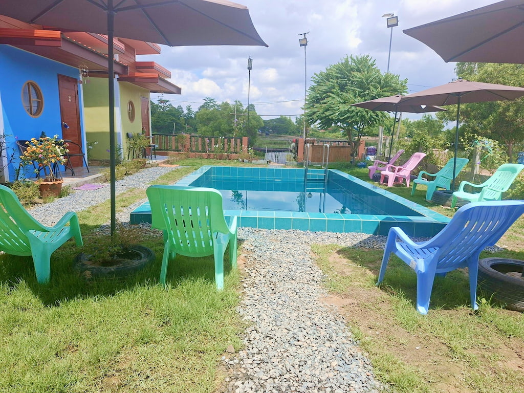 10 ที่พักร้อยเอ็ด หมาแมวพักได้ รวมโรงแรม–พูลวิลล่า ใจกลางเมือง ใกล้บึงพลาญชัย