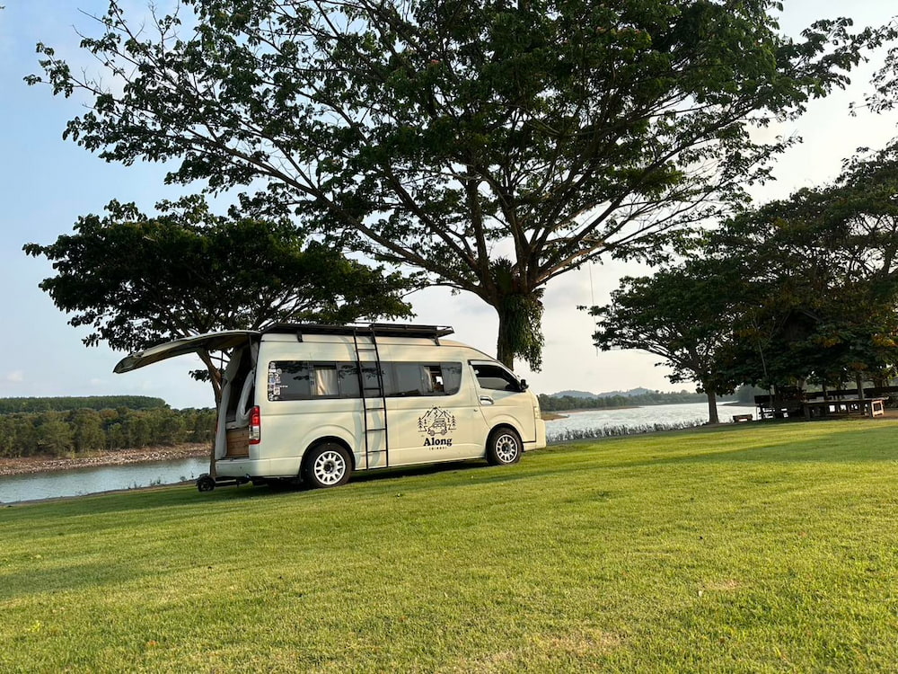 ลานกางเต็นท์ จันทบุรี หมาแมวพักได้ The Lagoon Camping Resort บรรยากาศที่ดี Pet friendly 