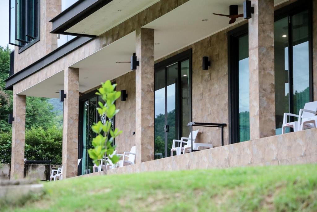 Pet friendly ที่พักกาญจนบุรี Tiger House River Kwai ใกล้ น้ำตกเอราวัณ