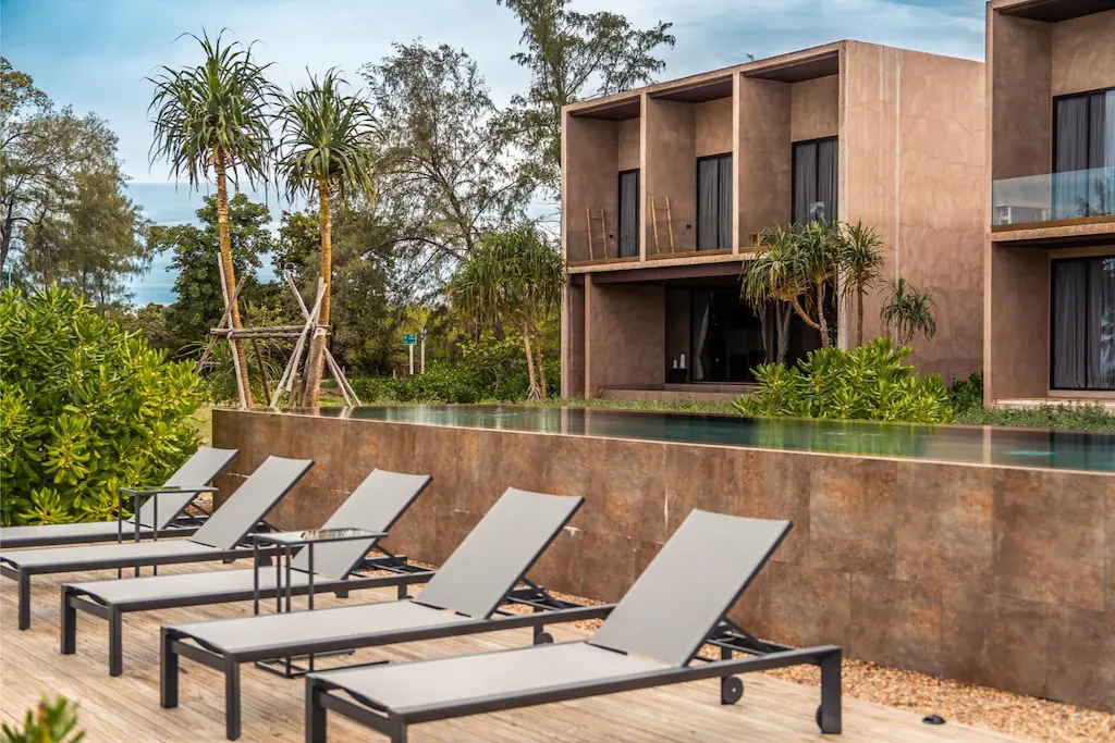 ที่พักหมาแมวพักได้ปราณบุรี Inchantreedoolay ติดทะเล ริมหาดปราณคีรี พร้อมสระว่ายน้ำ