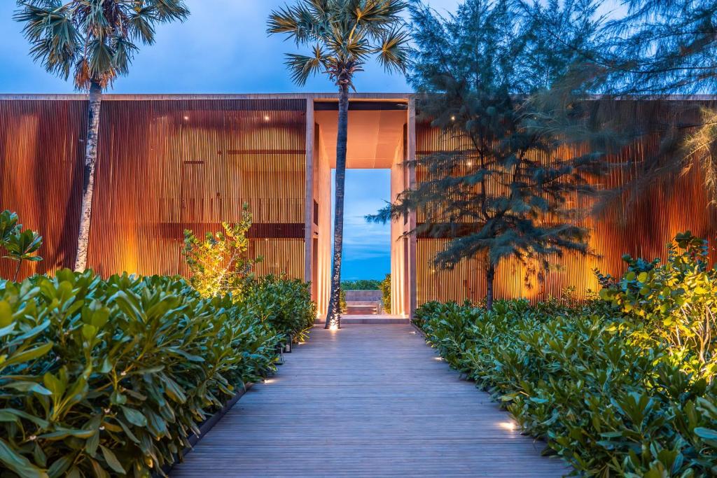 ที่พักหมาแมวพักได้ปราณบุรี Inchantreedoolay | Pran Buri ติดทะเล ริมชายหาดปราณคีรี