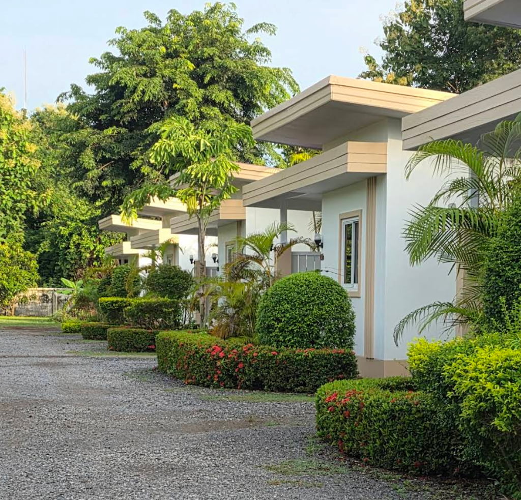 รวมที่พักสกลนครในเมือง “หมาพักได้–แมวพักได้”