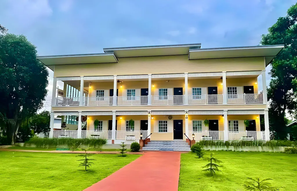 รวมที่พักสกลนครในเมือง “หมาพักได้–แมวพักได้”