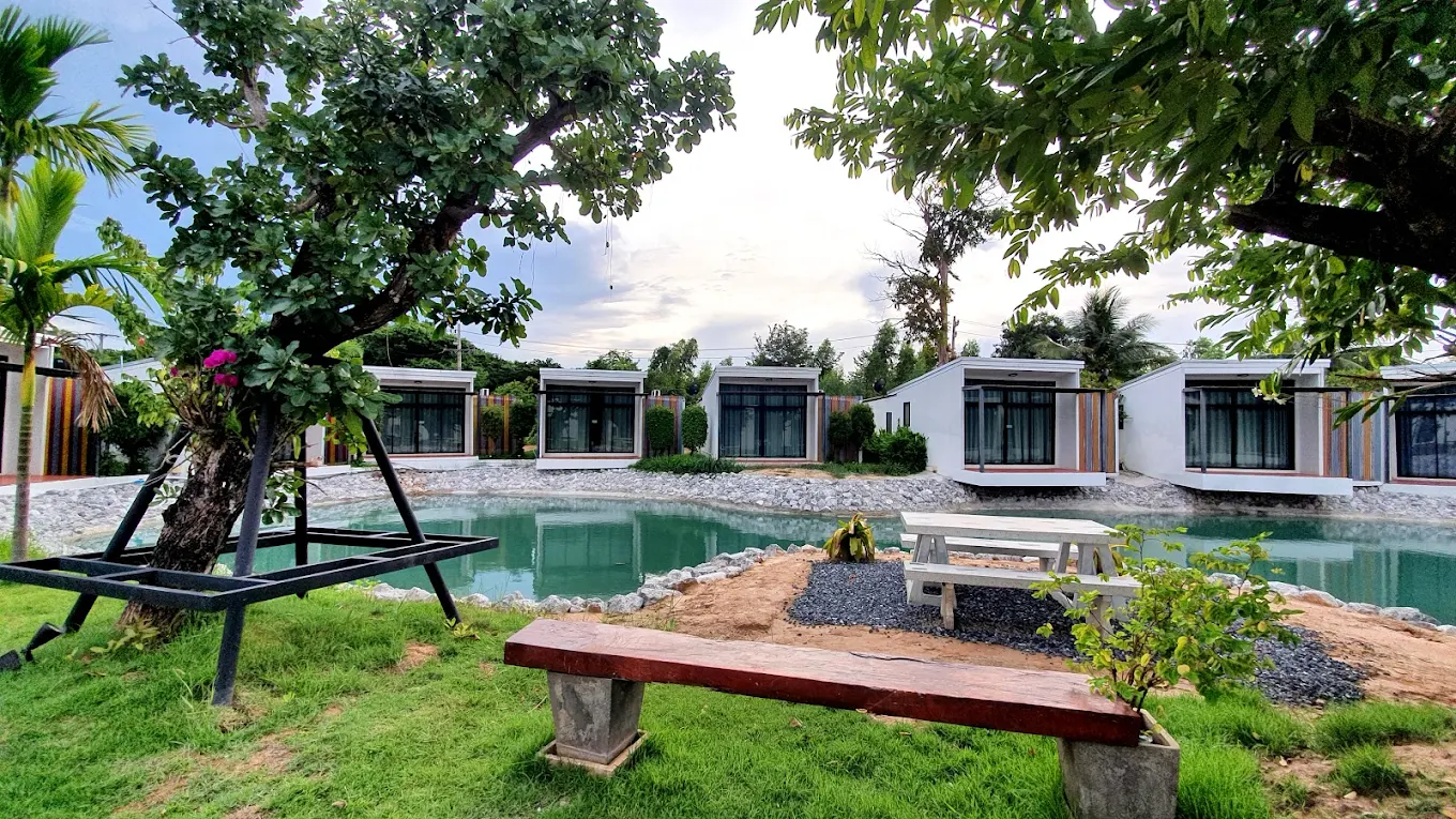 อัปเดตปี 2026 | รวมที่พักสกลนครในเมือง “หมาพักได้–แมวพักได้” 13 แห่ง ใกล้ที่เที่ยว ครบราคา แผนที่ เบอร์โทร