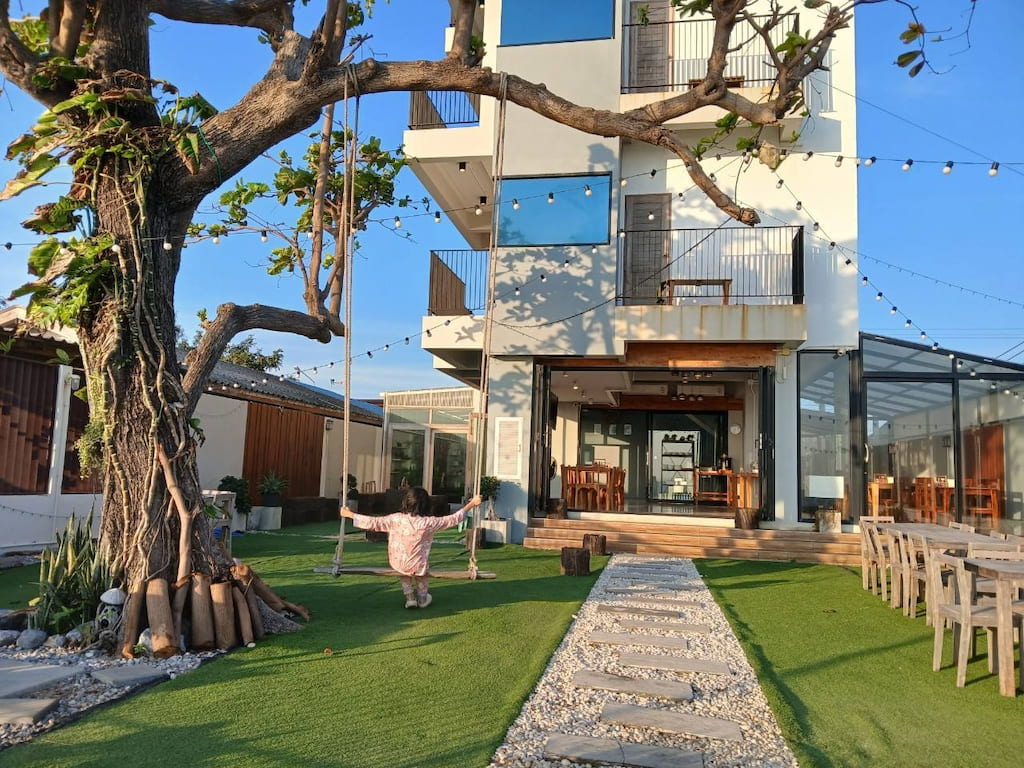 JOY HOTEL ประจวบฯ อ่าวน้อย | ที่พักติดทะเล หมาแมวพักได้ วิวทะเลทุกห้อง