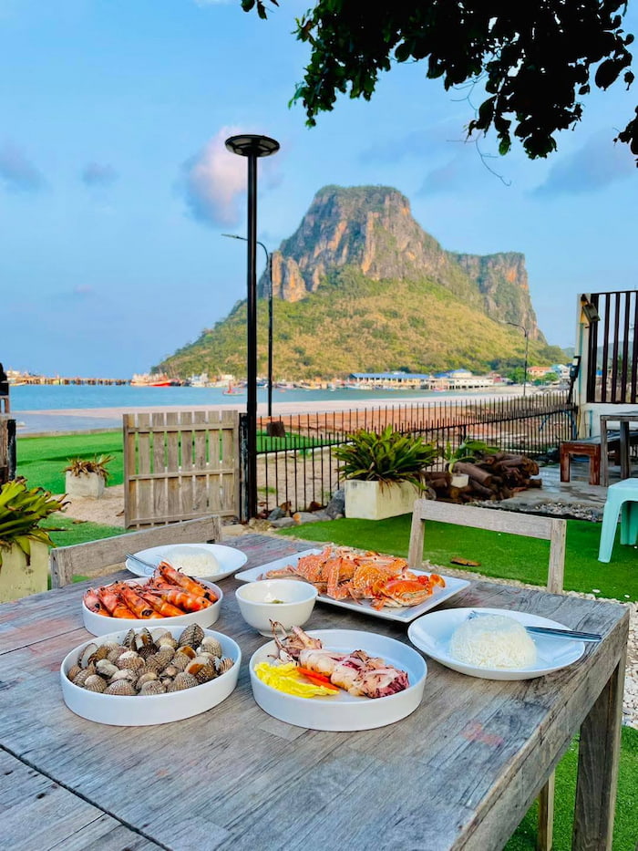 JOY HOTEL ประจวบฯ อ่าวน้อย | ที่พักติดทะเล หมาแมวพักได้ วิวทะเลทุกห้อง