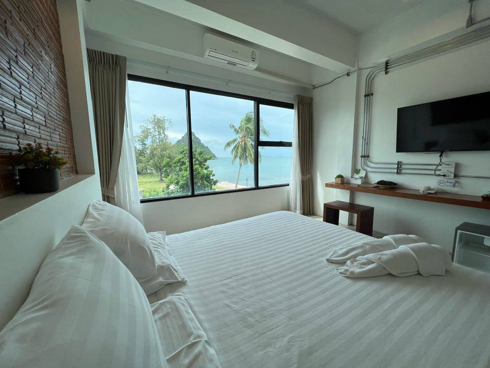 JOY HOTEL ประจวบฯ อ่าวน้อย | ที่พักติดทะเล หมาแมวพักได้ วิวทะเลทุกห้อง