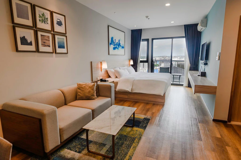 โอ๊ควู๊ด โฮเทล แอนด์ เรสซิเดนซ์ ศรีราชา | ที่พักหมาให ...