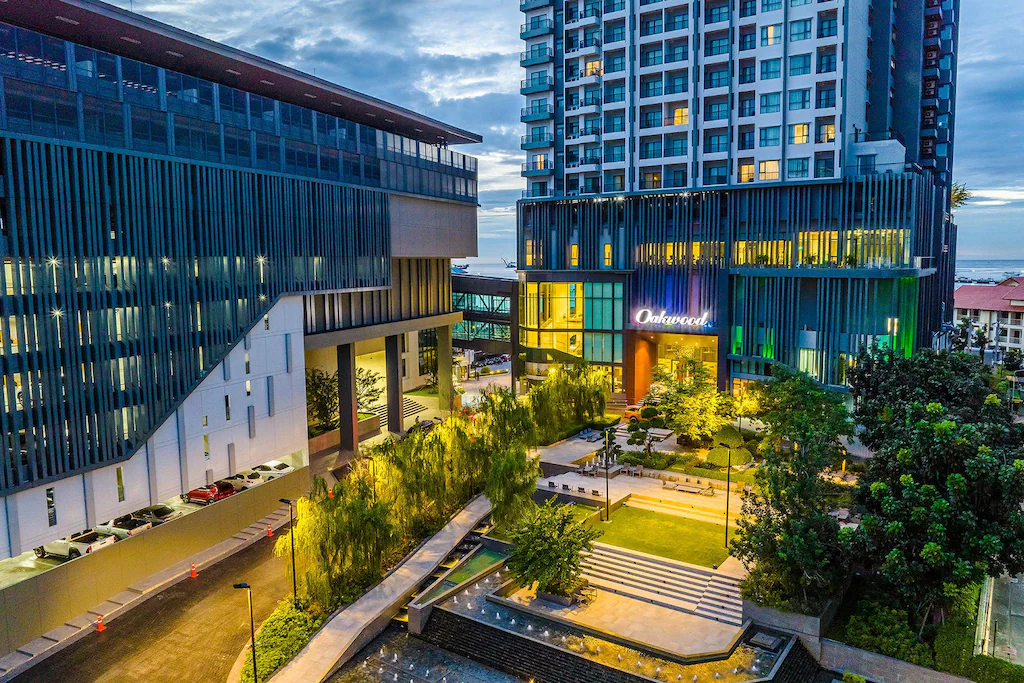 โอ๊ควู๊ด โฮเทล แอนด์ เรสซิเดนซ์ ศรีราชา | ที่พักหมาให ...