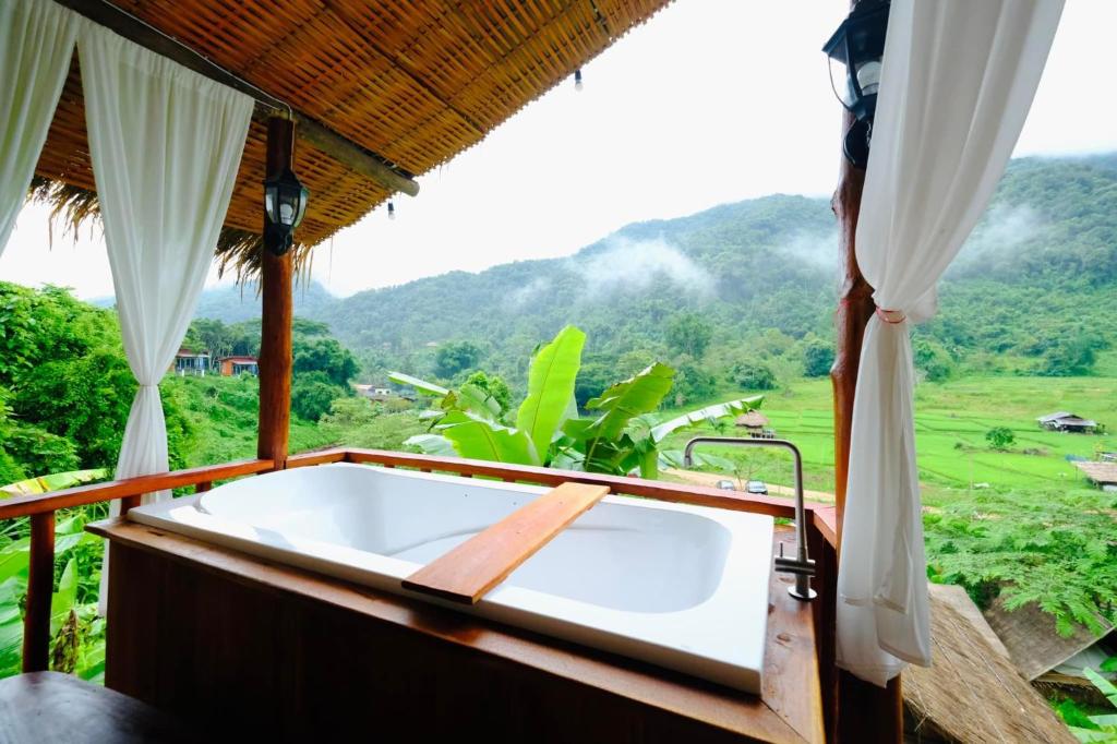 อิ่มสุข ณ บ่อเกลือ | ที่พักน่านริมน้ำวิวภูเขา (Pet Friendly) พร้อมหมูกระทะและกาแฟดริป