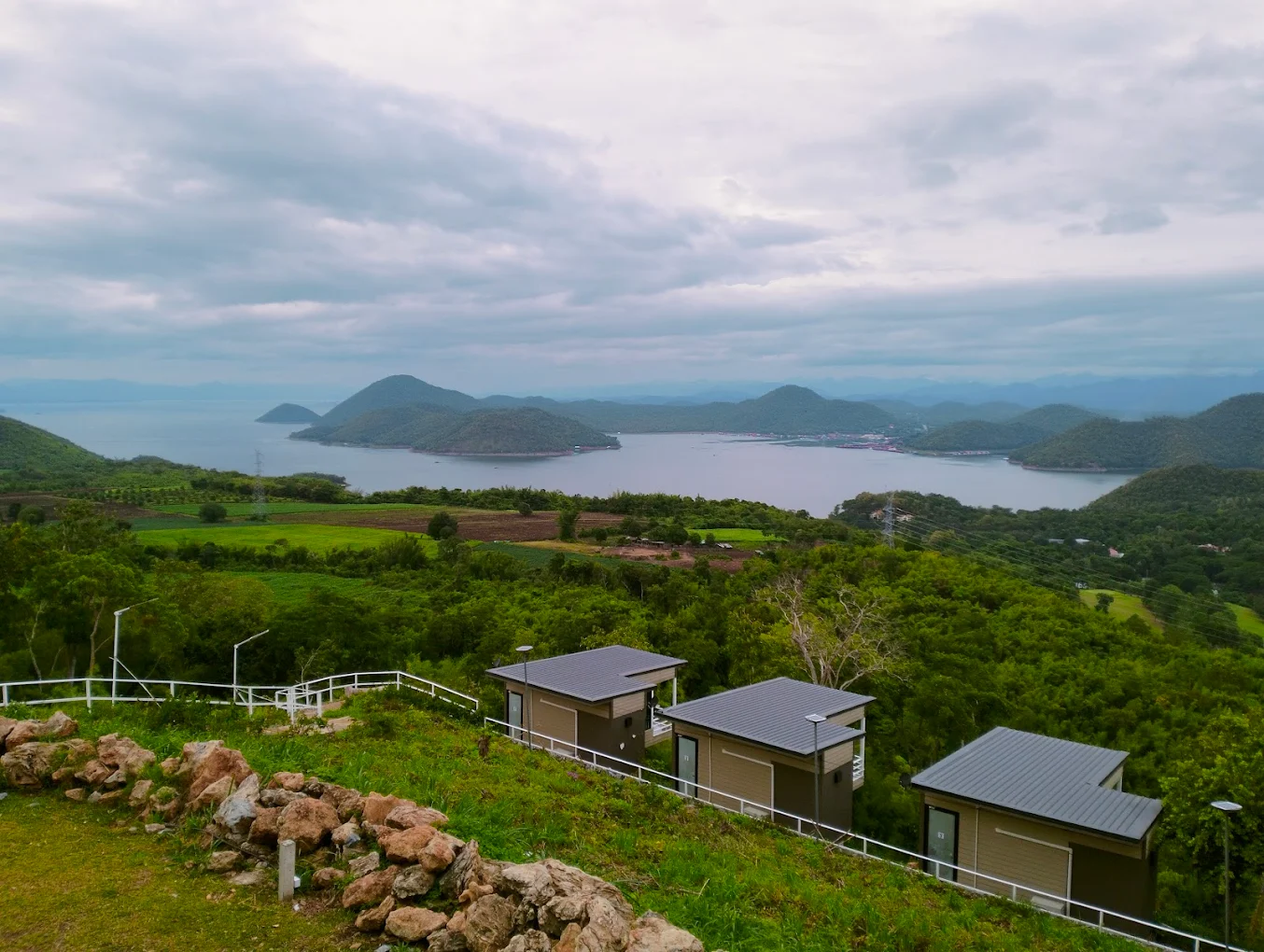 ไร่ภูผา Camping and Cafe กาญจนบุรี หมาใหญ่พักได้ | ลานกางเต็น ...