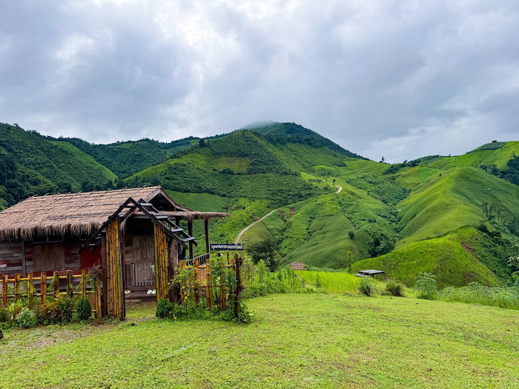 บ้านปันสุข สะปัน น่าน หมาแมวพักได้ วิวหลักล้าน | Pet Friendly หมาใหญ่พักได้ (โฮมสเตย์)