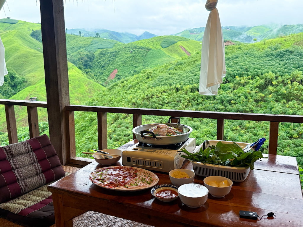 บ้านปันสุข สะปัน น่าน หมาแมวพักได้ วิวหลักล้าน | Pet Friendly หมาใหญ่พักได้ (โฮมสเตย์)