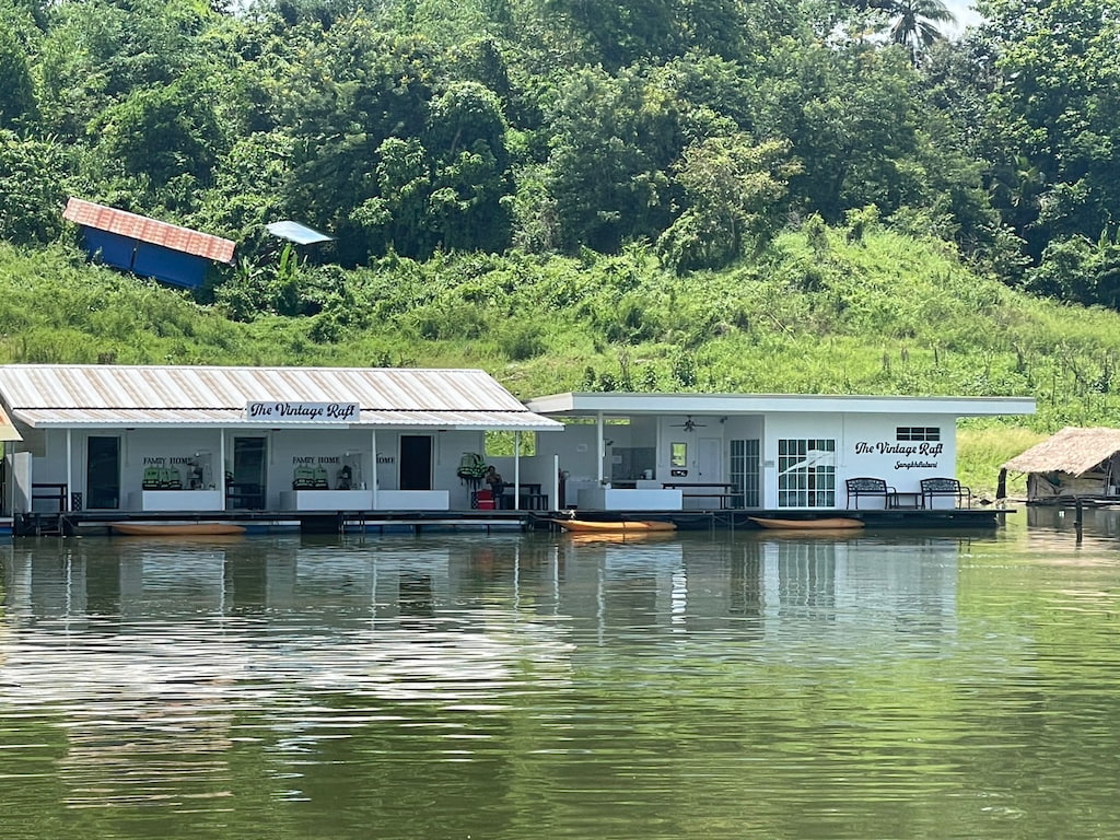 อัปเดต 2569! ที่พักสัตว์เลี้ยงพักได้ สังขละบุรี กาญจนบุรี (หมาใหญ่) ใกล้สะพานมอญ ชมเมืองบาดาล