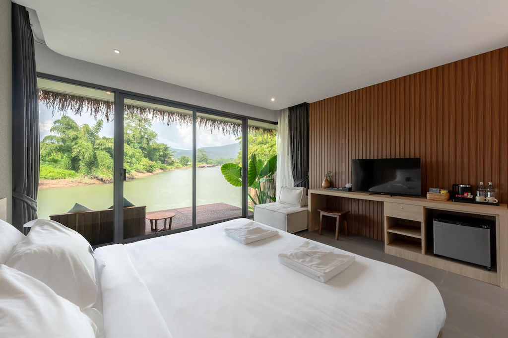 เฌอลินน์ รีสอร์ท กาญจนบุรี: ที่พัก Pet Friendly หมาใหญ่พักได้! แพริมน้ำ  วิวแม่น้ำแควน้อย