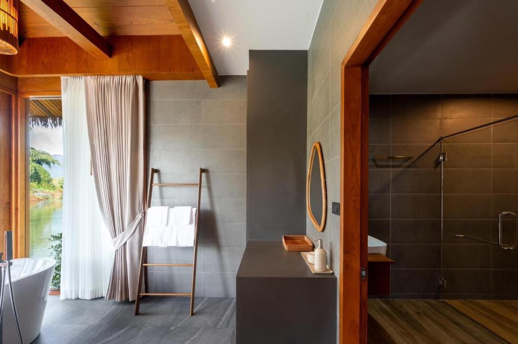 เฌอลินน์ รีสอร์ท กาญจนบุรี: ที่พัก Pet Friendly หมาใหญ่พักได้! แพริมน้ำ  วิวแม่น้ำแควน้อย