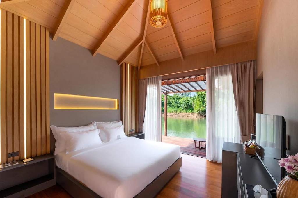 เฌอลินน์ รีสอร์ท กาญจนบุรี: ที่พัก Pet Friendly หมาใหญ่พักได้! แพริมน้ำ  วิวแม่น้ำแควน้อย