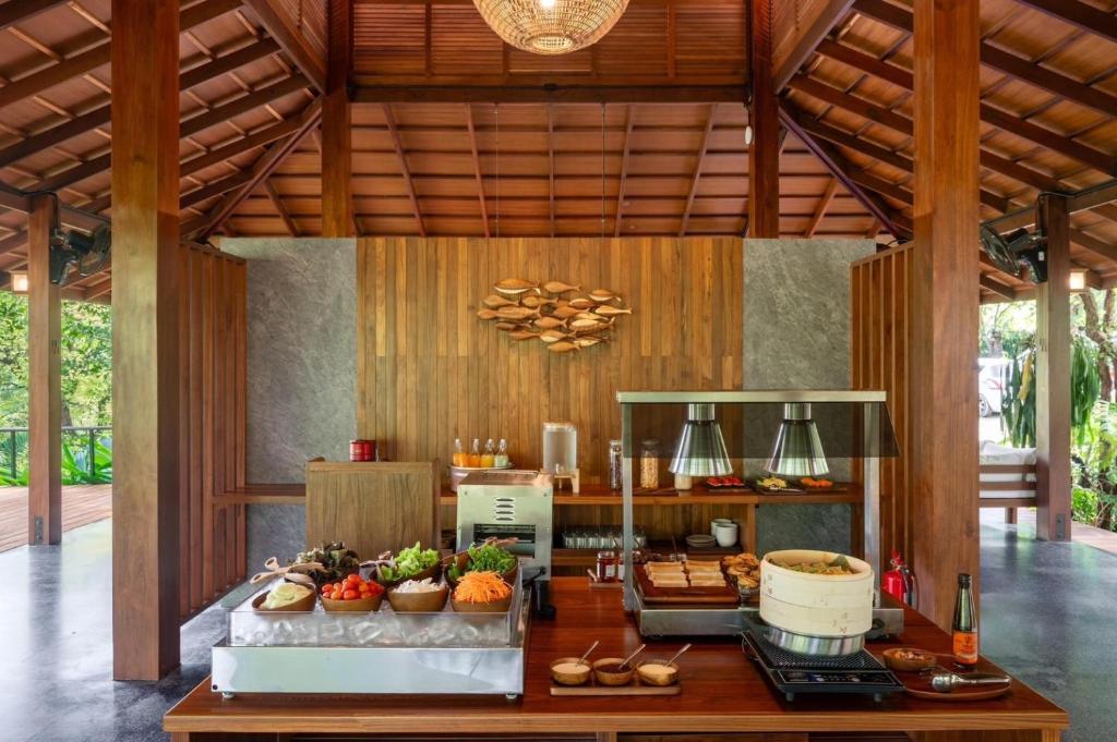 เฌอลินน์ รีสอร์ท กาญจนบุรี: ที่พัก Pet Friendly หมาใหญ่พักได้! แพริมน้ำ  วิวแม่น้ำแควน้อย