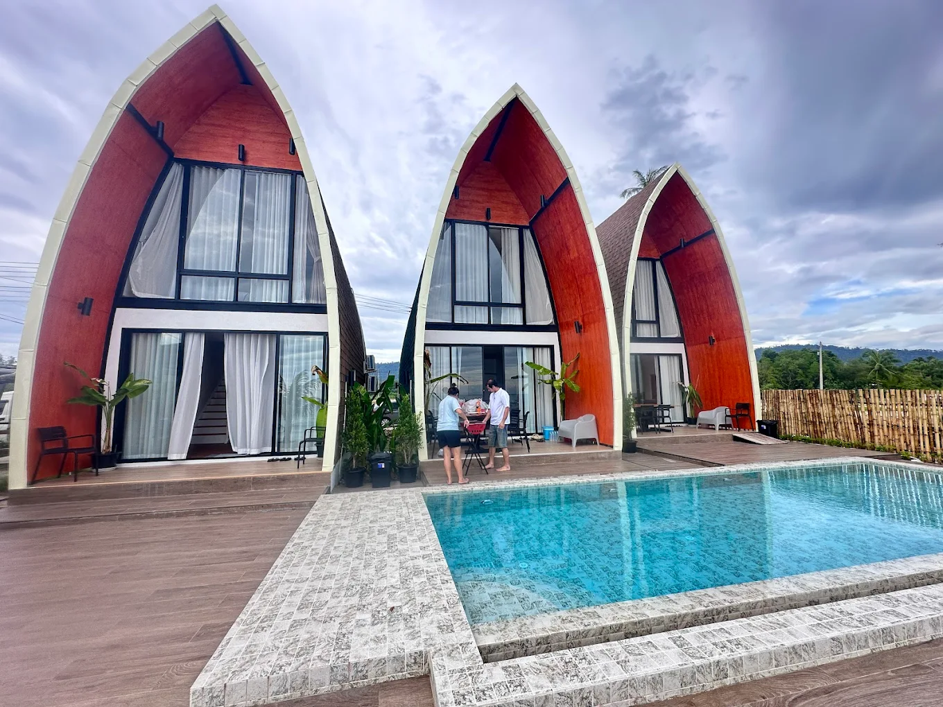 เที่ยวตราดไม่ข้ามเกาะ The Hi Ocean (Pet Friendly) ติดทะเล หมาเล็กพักฟรี หมาใหญ่พักได้