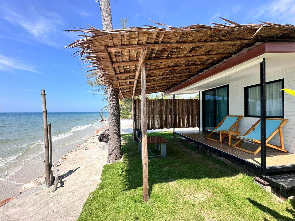 เที่ยวตราดไม่ข้ามเกาะ The Hi Ocean (Pet Friendly) ติดทะเล หมาเล็กพักฟรี หมาใหญ่พักได้