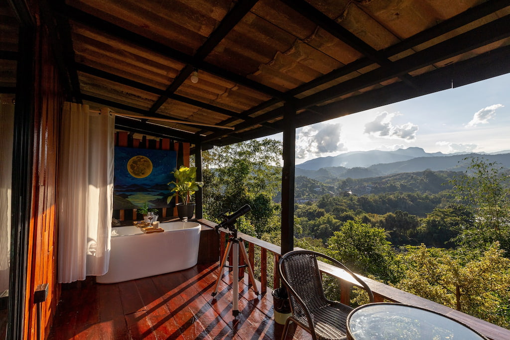 รีวิว Flower Hill 180 เชียงราย (Pet Friendly) บ้านไม้บนเขา วิวหลักล้าน หมาพักได้ ใกล้สิงห์ปาร์ค