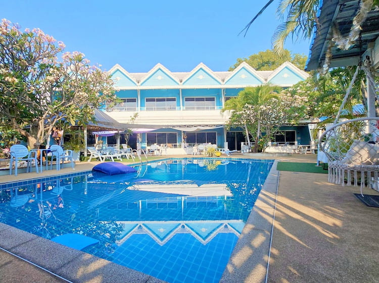 18 ที่พักสัตหีบ หมาพักได้ ติดทะเล หมาใหญ่พักได้ 