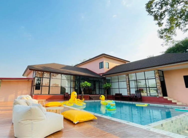 10 ที่พักหมาแมวพักได้ ใกล้กรุงเทพ หมาใหญ่พักได้ ราคาหลักร้อย | นครนายก สระบุรี กาญจนบุรี