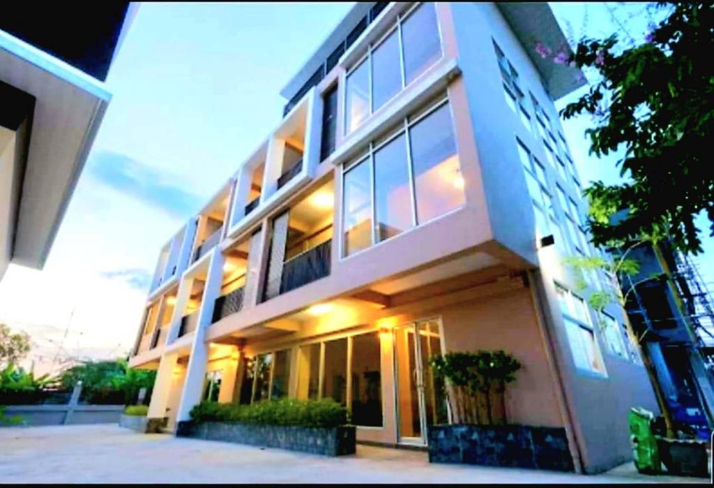 10 ที่พักหมาแมวพักได้ ใกล้กรุงเทพ หมาใหญ่พักได้ ราคาหลักร้อย | นครนายก สระบุรี กาญจนบุรี