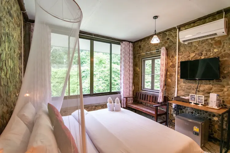 Thansila Resort ระนอง หมาพักได้ ใกล้น้ำพุร้อนรักษะวาริน หมาใหญ่พักได้ด้วย
