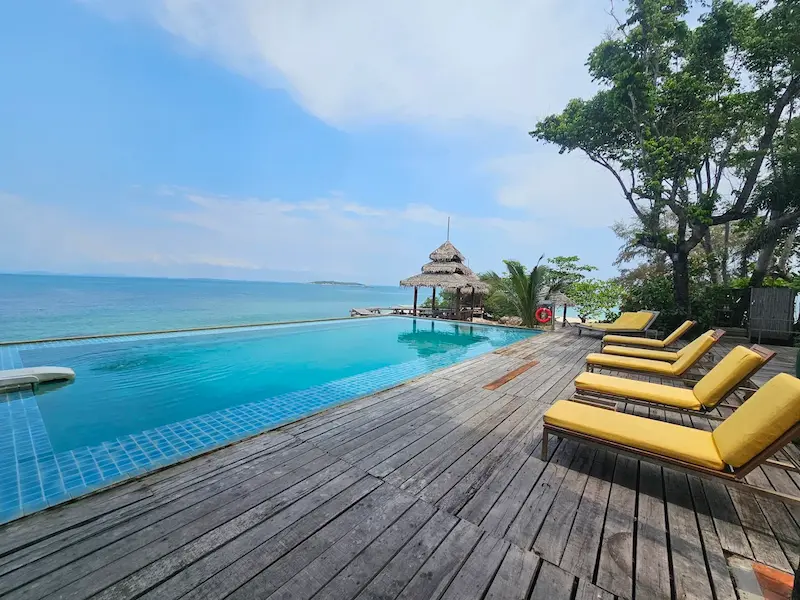 Koh Munnork Private Island เกาะมันนอก ที่พักระยองหมาพักได้ Pet Friendly หมาใหญ่พักได้