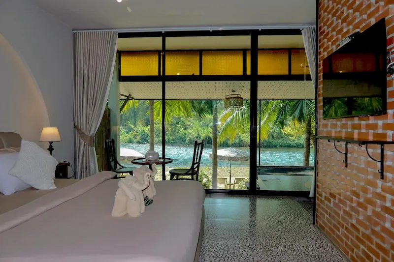 ธารน้ำริเวอร์-รีสอร์ท นครนายก-ที่พักติดริมน้ำ-หมาพักได้.webp