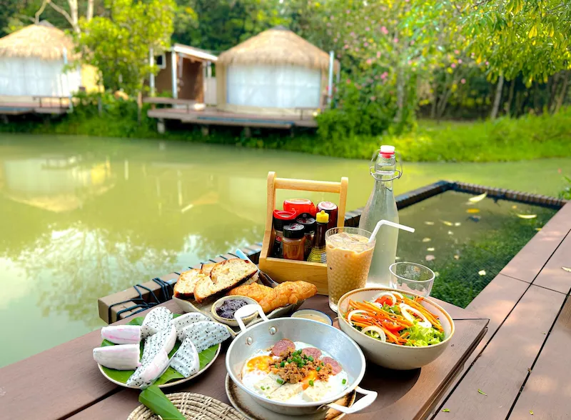 Eco Eyes Village นครนายก ที่พักหมาพักได้ Pet Friendly หมาใหญ่พักได้ ใกล้น้ำตกสาริกา
