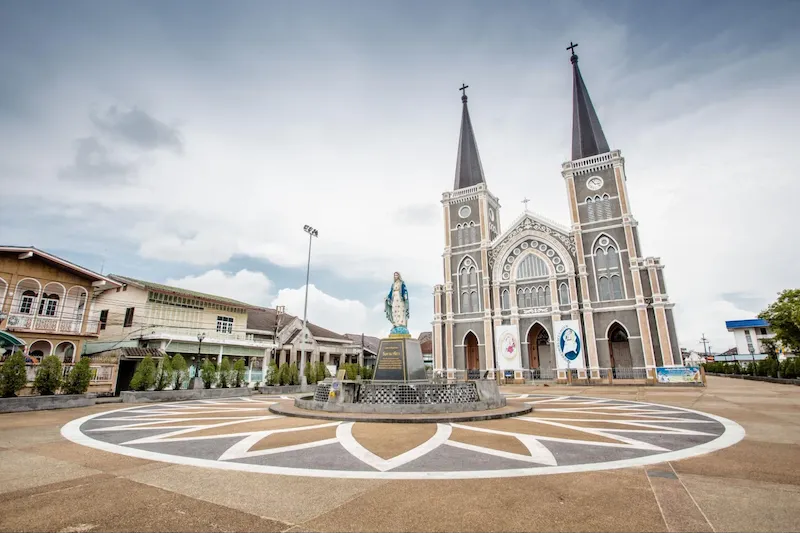 ตัวเมืองจันทบุรี เขาคิชฌกูฏ ที่พักหมาพักได้