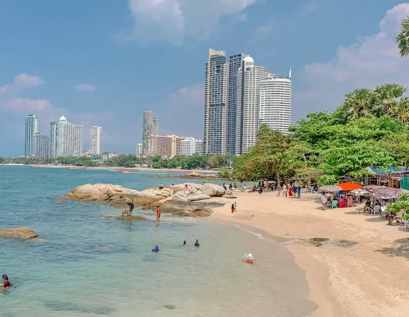 หาดวงศ์อมาตย์ -พาหมาเที่ยวพัทยา.webp