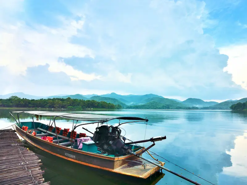 ล่องเรือหางยาวชมอ่างเก็บน้ำ