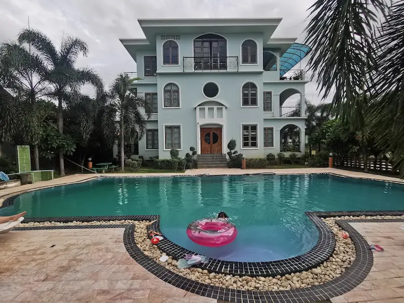 16 ที่พักสุโขทัย Pet Friendly หมาแมวพักได้ มีที่พักหมาใหญ่ เที่ยวเมืองเก่า–ศรีสัชนาลัย