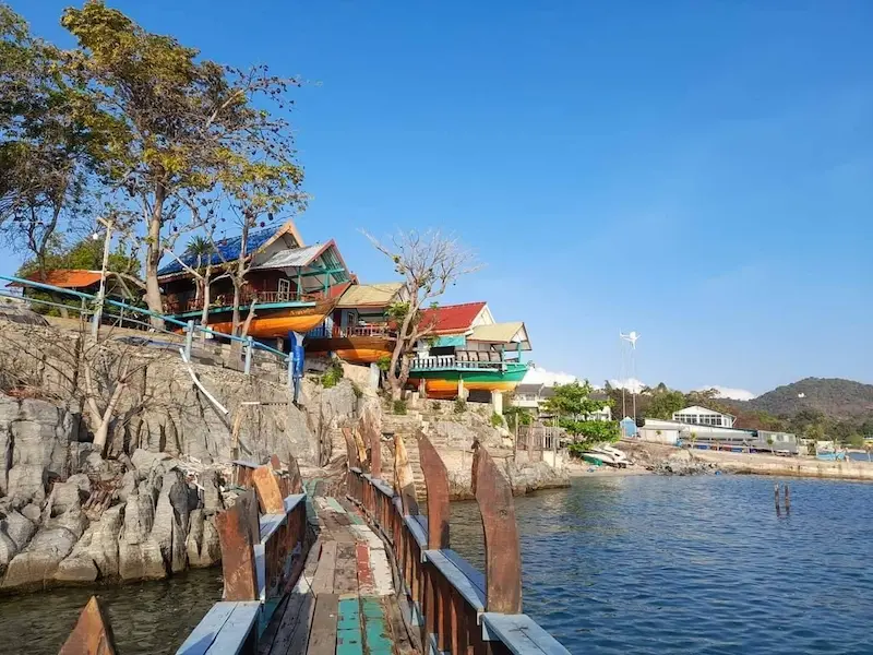 เกาะสีชัง ริมทะเล รีสอร์ท หมาพักได้ Pet Friendly น้องหมาพักฟรี ชลบุรี 2569