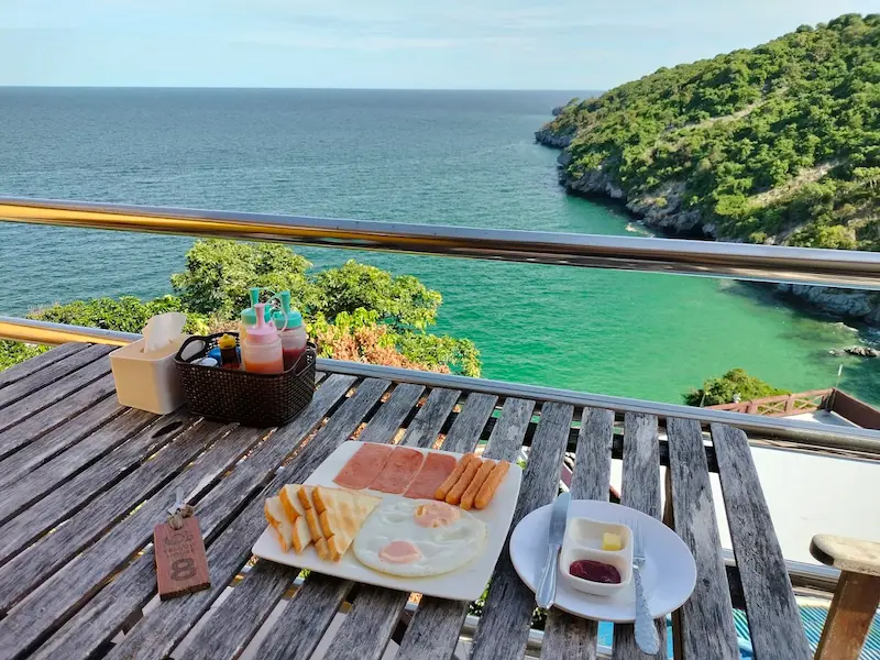 Yellow-House-เกาะช้างหมาพักได้-2.webp