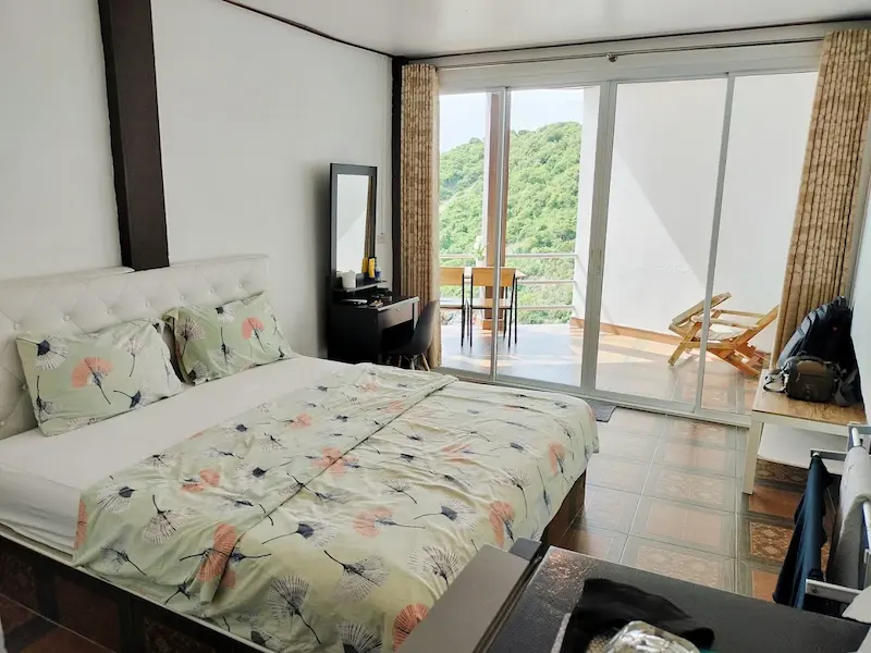 Yellow-House-เกาะช้างหมาพักได้-1.webp